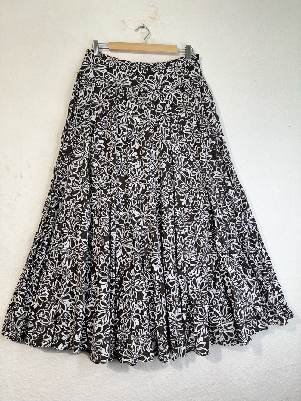 Jones New York Brown and White Floral Full A-Line Tiered Maxi Skirt Size 6 Y2K